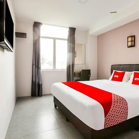 Oyo 89631 988 Hotel Johor Bahru Extérieur photo
