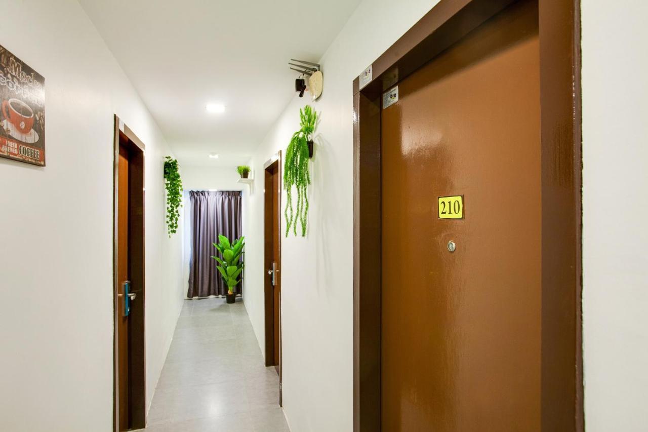 Oyo 89631 988 Hotel Johor Bahru Extérieur photo