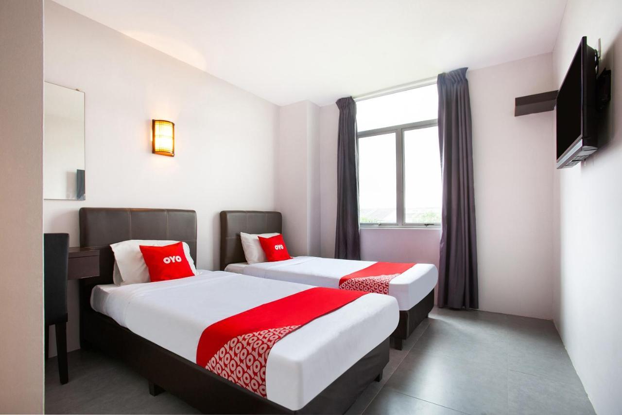 Oyo 89631 988 Hotel Johor Bahru Extérieur photo